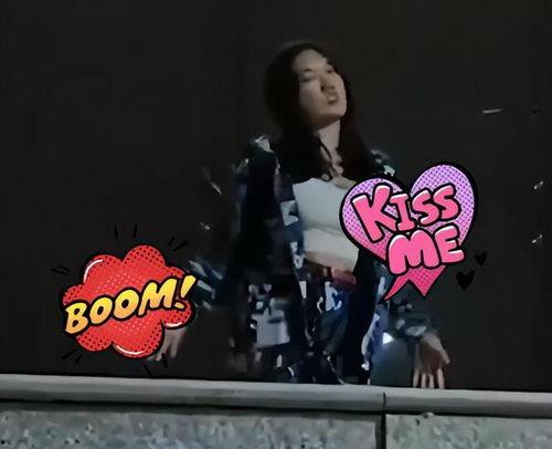 吃瓜女生跳舞军训视频