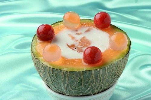 吃冰镇蜜瓜甜品