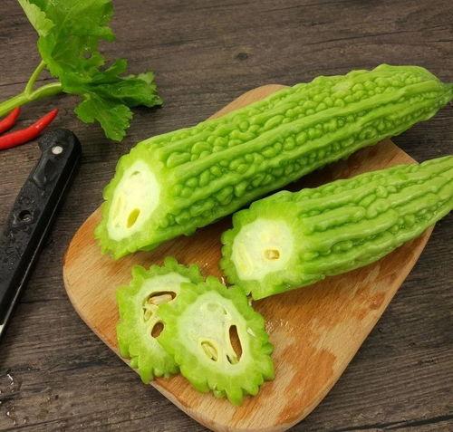 莉娅吃瓜
