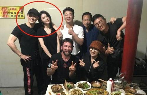 林峰夫妻吃瓜图片,甜蜜瞬间曝光引网友热议