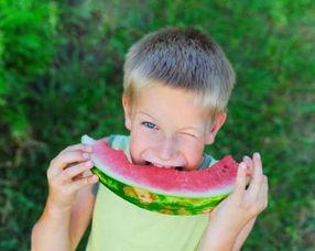 笑着吃瓜群众图片,吃瓜群众的欢乐时光