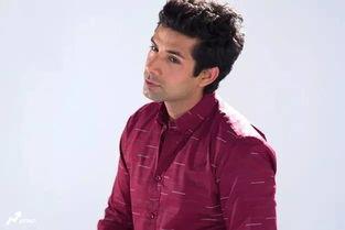 帅哥吃瓜照片高清,吃瓜瞬间魅力四溢