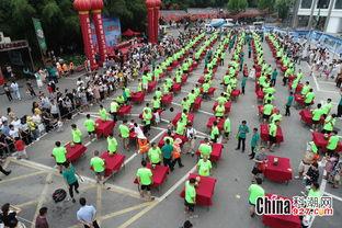 洛阳吃瓜保安,见证街头奇闻，揭秘城市生活百态