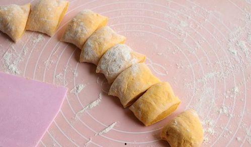 刷子吃大瓜,趣味横生上演吃瓜盛宴