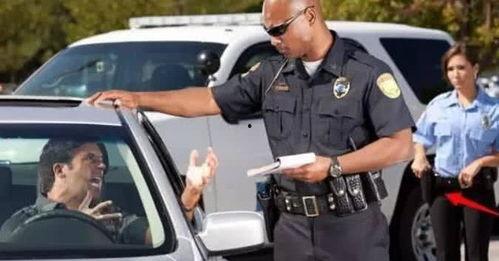 美国警官吃瓜图片,网络热议瞬间升温