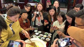 早间书场笑谈吃瓜